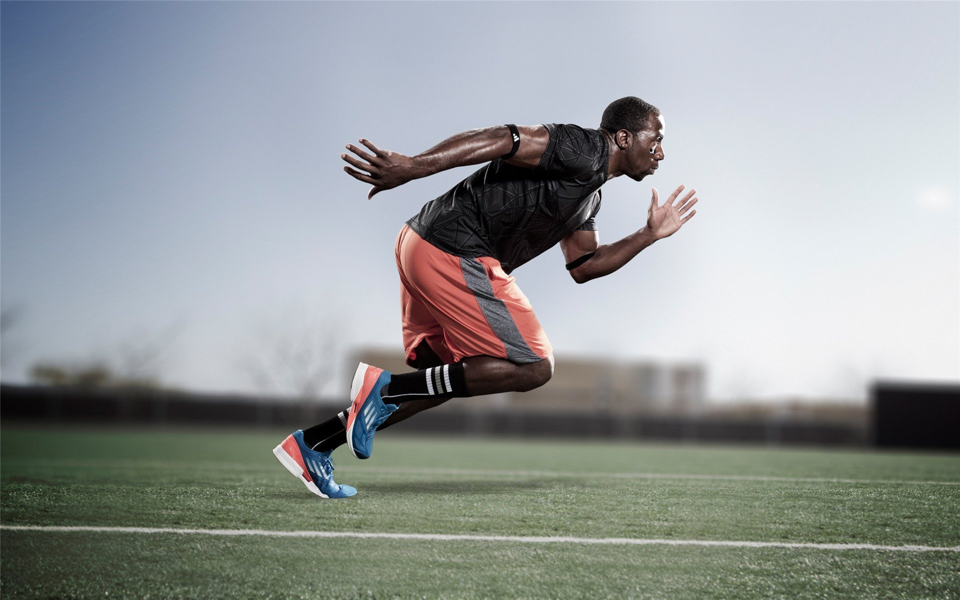 赛道风云，梅赛德斯完胜阿斯顿马丁，诺里斯惊艳四座